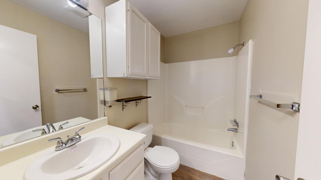 1915 Woodsman Dr property image