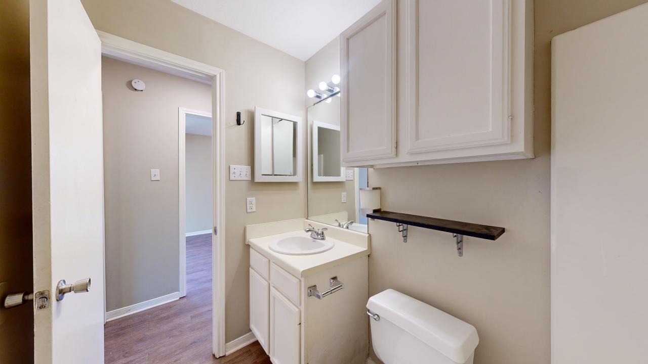 1915 Woodsman Dr property image