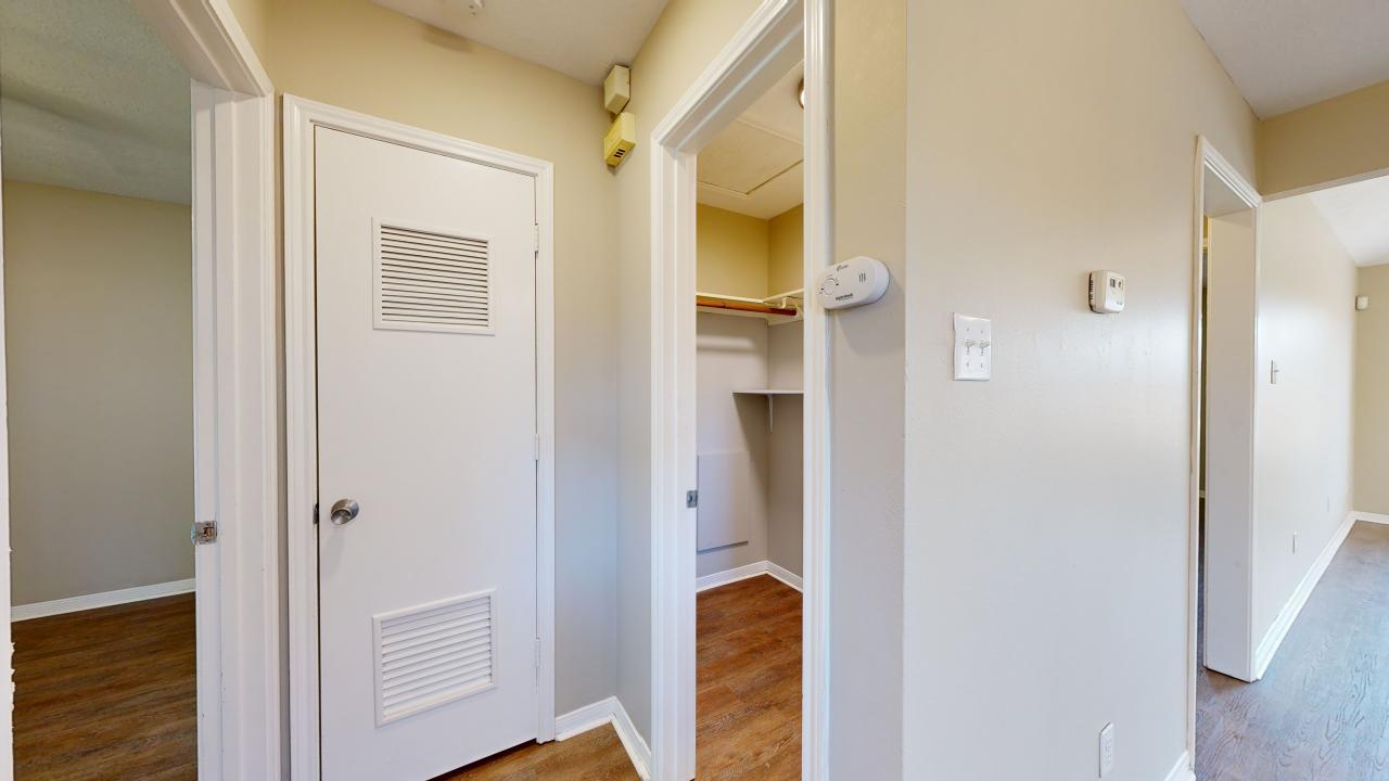 1915 Woodsman Dr property image