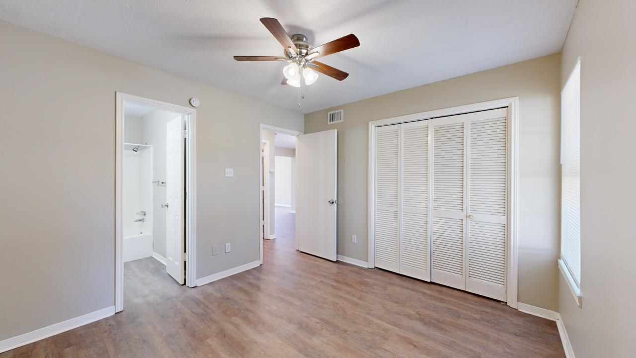 1915 Woodsman Dr property image