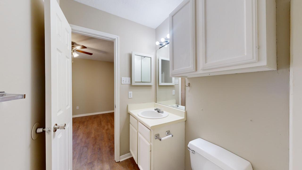 1915 Woodsman Dr property image