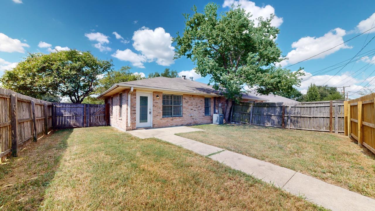 1915 Woodsman Dr property image