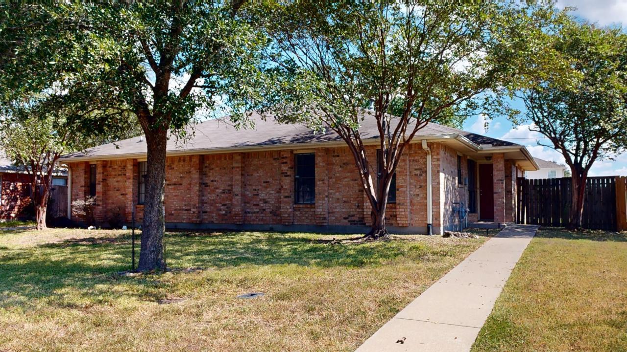 1915 Woodsman Dr property image