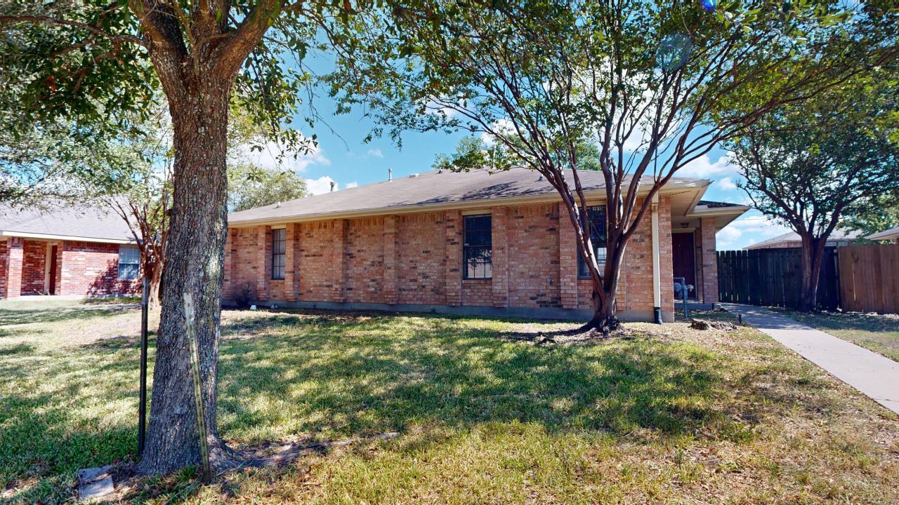 1915 Woodsman Dr property image